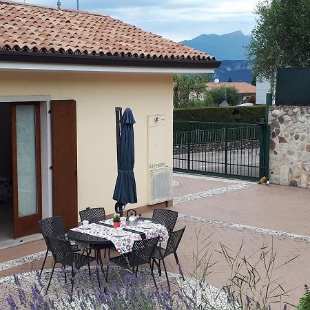 Appartamento Con Giardino A Cisano Di Bardolino Exterior photo