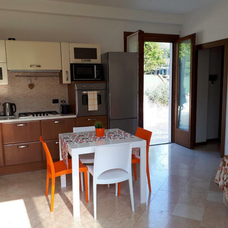 Appartamento Con Giardino A Cisano Di Bardolino Exterior photo